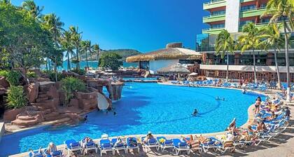 2-bedroom resort in charming Mazatlán with AC, WiFi, fitness room & large pool.