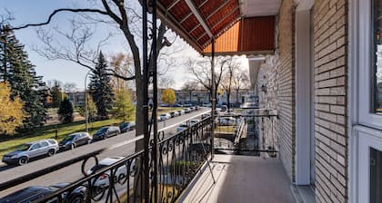 Bright & Large 3Br | Personal Spa | Park View | Netflix