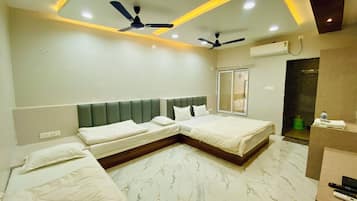 Habitación cuádruple familiar | Insonorización y wifi gratis