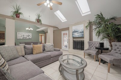 Right At Home-Midland's Most Marvelous with Pool