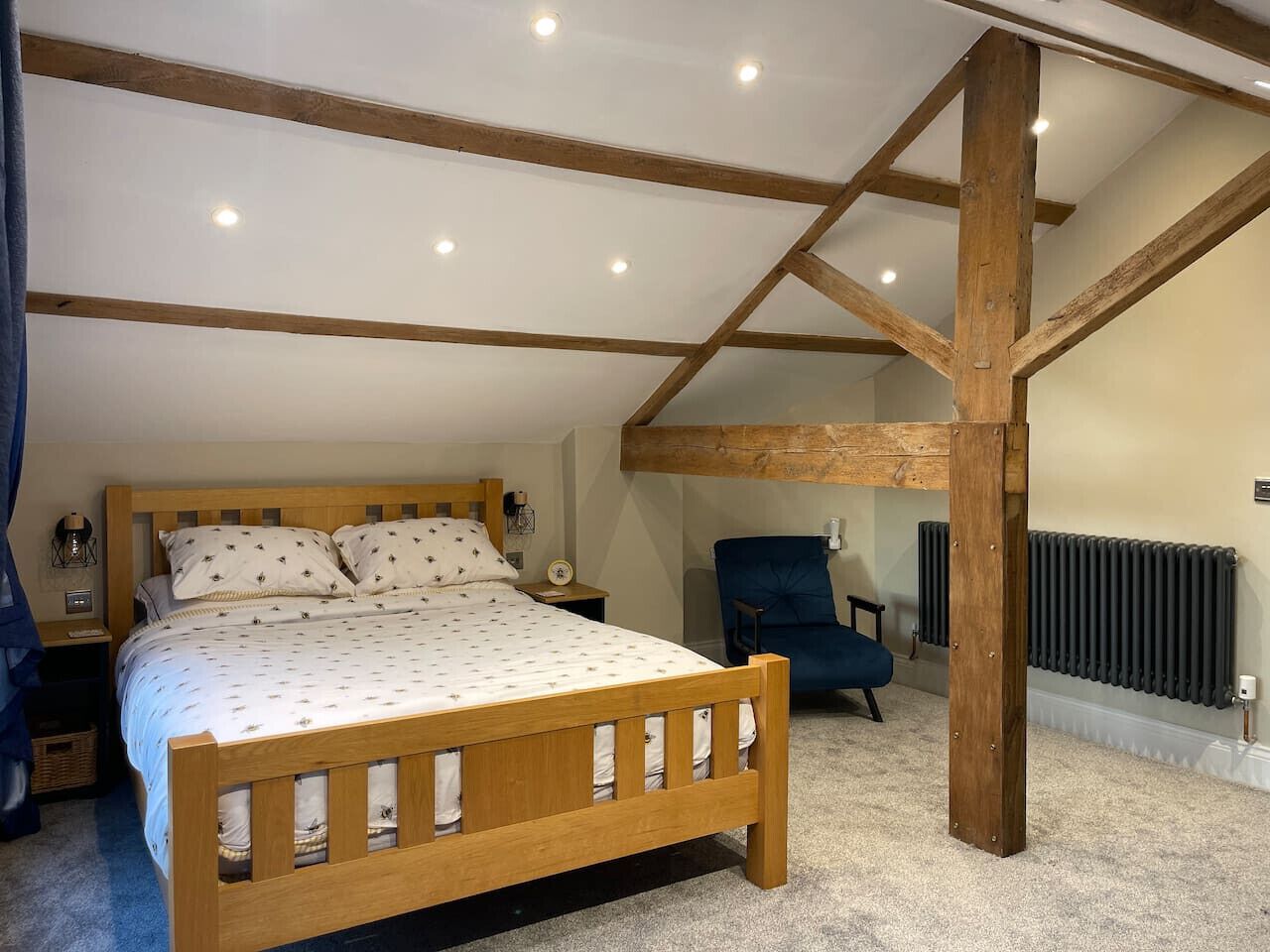 3 bedrooms, desk, iron/ironing board, travel cot