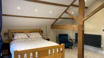 3 bedrooms, desk, iron/ironing board, travel cot