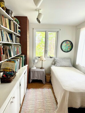 4 bedrooms, WiFi, bed sheets