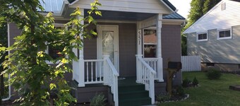 unique 2 Bedroom house with large backyard - The “ Warehouse”