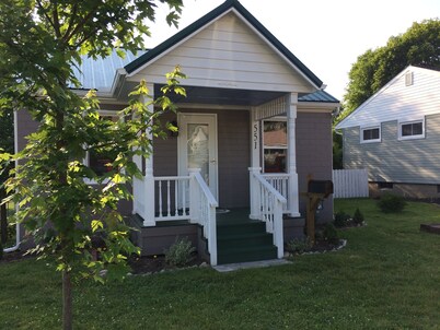 unique 2 Bedroom house with large backyard - The “ Warehouse”