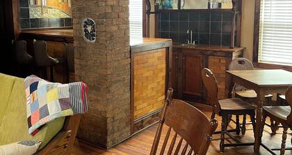 unique 2 Bedroom house with large backyard - The “ Warehouse”