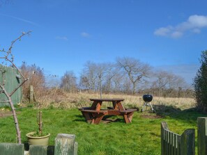 Outdoor dining - Barmoor Bank Cottage (Hepscott, near Morpeth)
