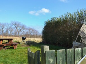 Outdoor dining - Barmoor Bank Cottage (Hepscott, near Morpeth)