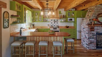 Microonde, forno, piano cottura, lavastoviglie