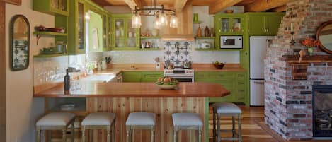 Micro-ondes, four, plaque de cuisson, lave-vaisselle
