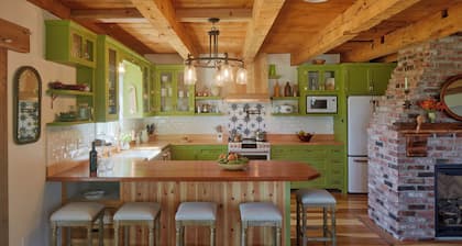 Spacious 5-bedroom house with AC, WiFi in charming Bemus Point