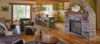 Spacious 5-bedroom house with AC, WiFi in charming Bemus Point