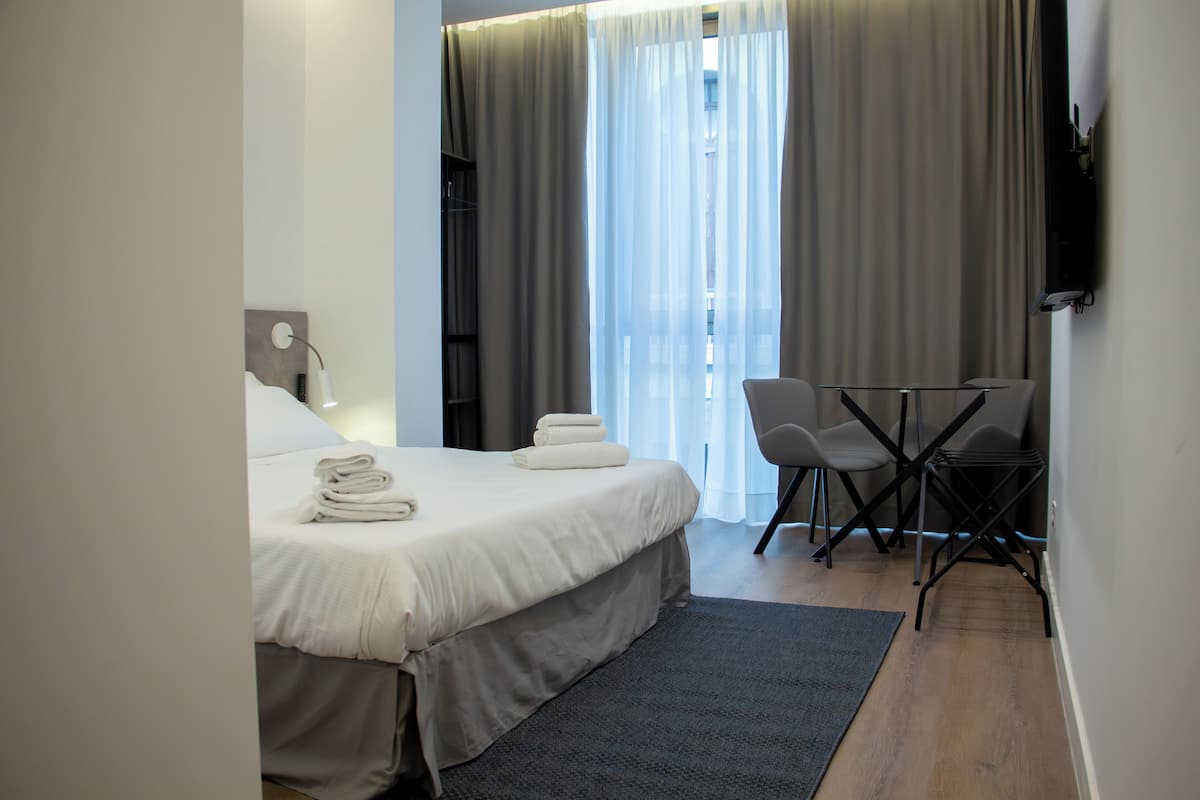Superior Room, 1 King Bed, Non Smoking, City View