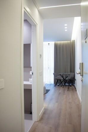 Superior Room, 1 King Bed, Private Bathroom, City View | Premium bedding, down duvets, memory-foam beds, in-room safe - Central Promenade Naples (Naples)