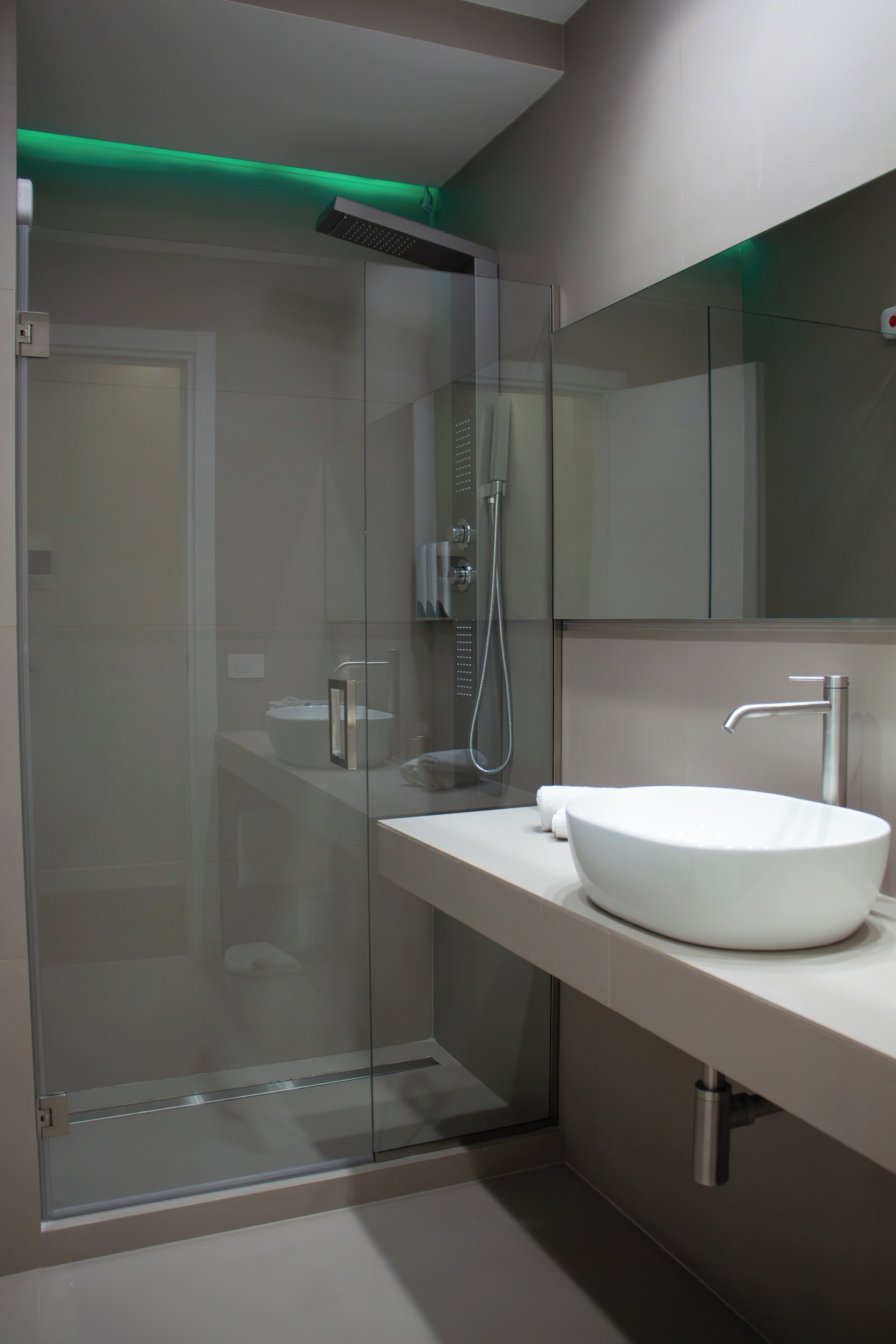 Kamar Superior, 1 Tempat Tidur King, kamar mandi pribadi, pemandangan kota | Seprai premium, selimut bulu angsa, busa memori, dan brankas