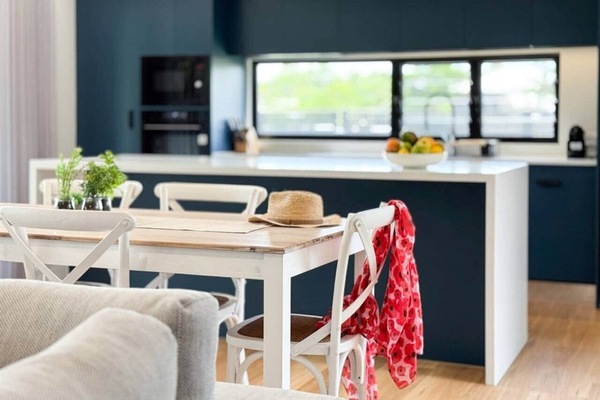 8. Harper - Dining to Kitchen