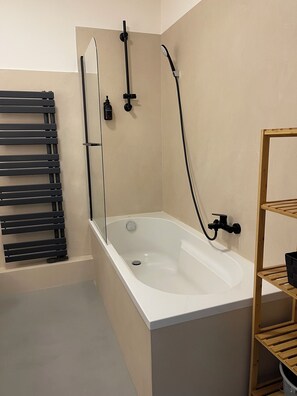 Hair dryer, towels, soap, toilet paper - Design ElbOase - Parking - Separate sleeping area - Washing machine - Wi-Fi (Pirna)