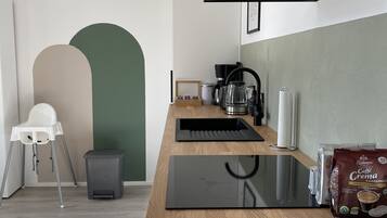 Kühlschrank, Ofen, Herdplatte, Geschirrspüler