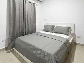 3 bedrooms, iron/ironing board, WiFi