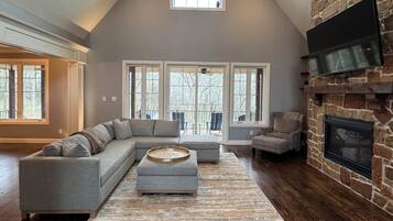 TV, fireplace, stereo