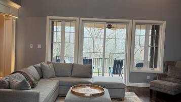 TV, fireplace, stereo