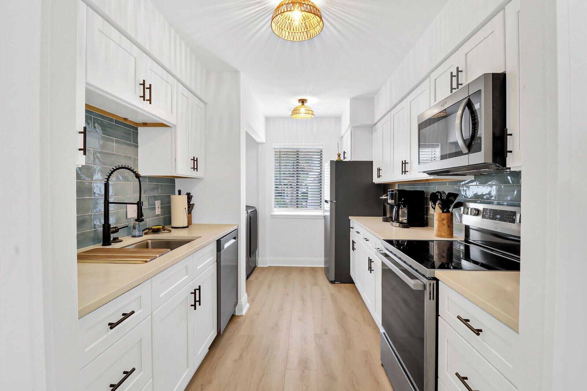 Refrigerador, microondas, horno y parrilla de estufa 