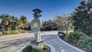 A sign for Coligny Beach Park with a paved walkway and landscaped areas. - Coastal 4BR Oasis: Close to the Beach & Coligny Plaza (Hilton Head Island)