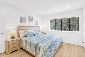 4 bedrooms, free WiFi, bed sheets - Beautiful 4-bedroom condo in South Forest Beach, minutes from the ocean (Hilton Head Island)