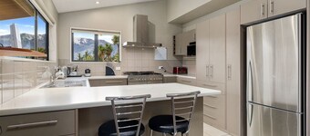 Rural, idyllic, and 360 degree views! Spacious and only 15 minutes from Wanaka.