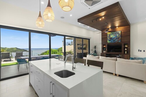 Jaw dropping view. NEW 4-bedroom house with en suite bathrooms. Private pool. AC