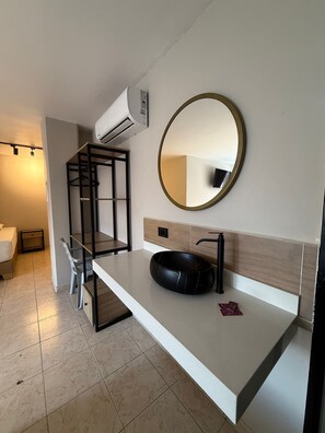Habitación cuádruple Confort, vista a la ciudad | 1 habitación, wifi gratis y ropa de cama 