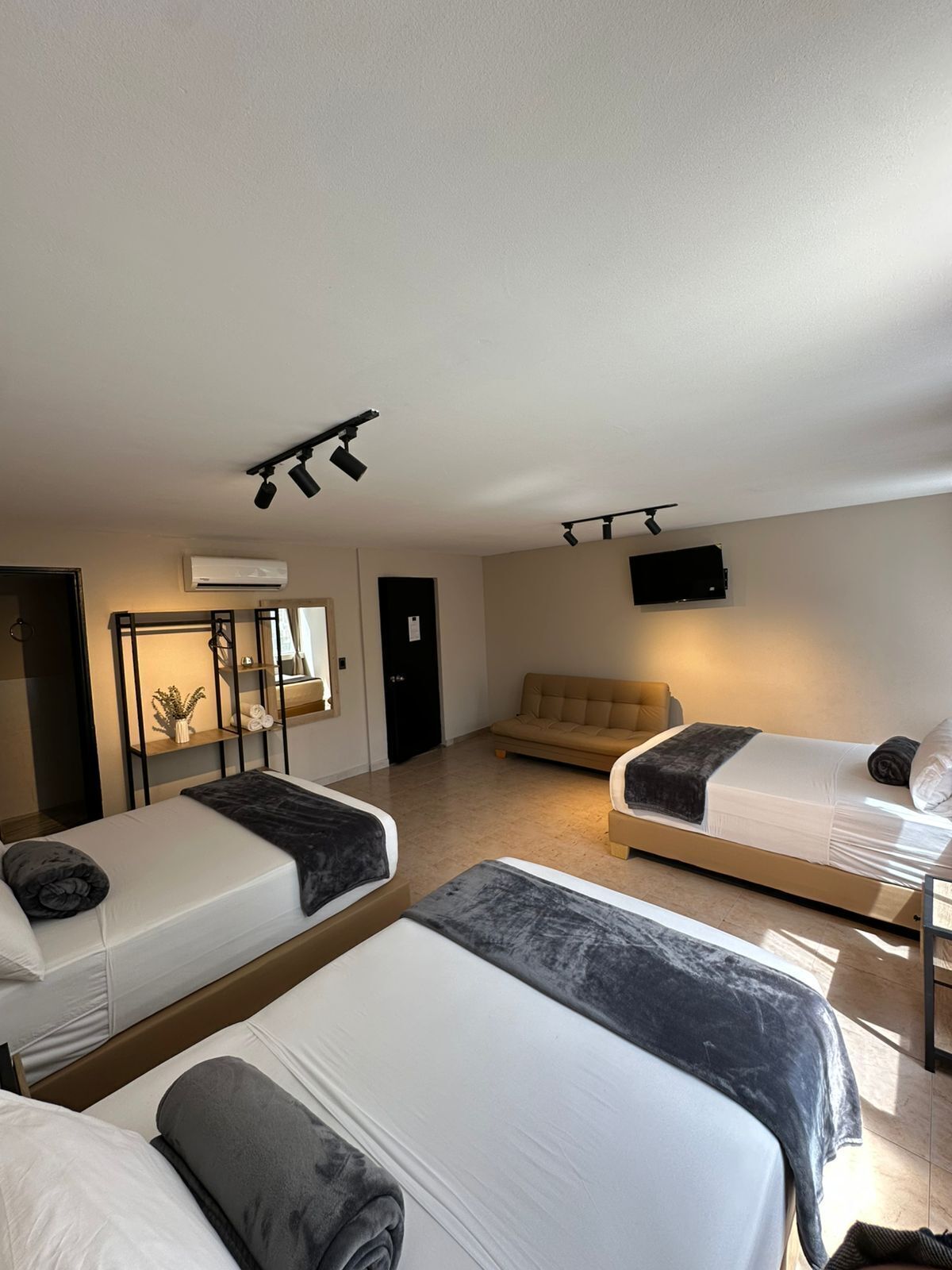 ห้องเบสิกสำหรับสี่ท่าน | 1 ห้องนอน, Wi-Fi ฟรี, ผ้าปูที่นอน