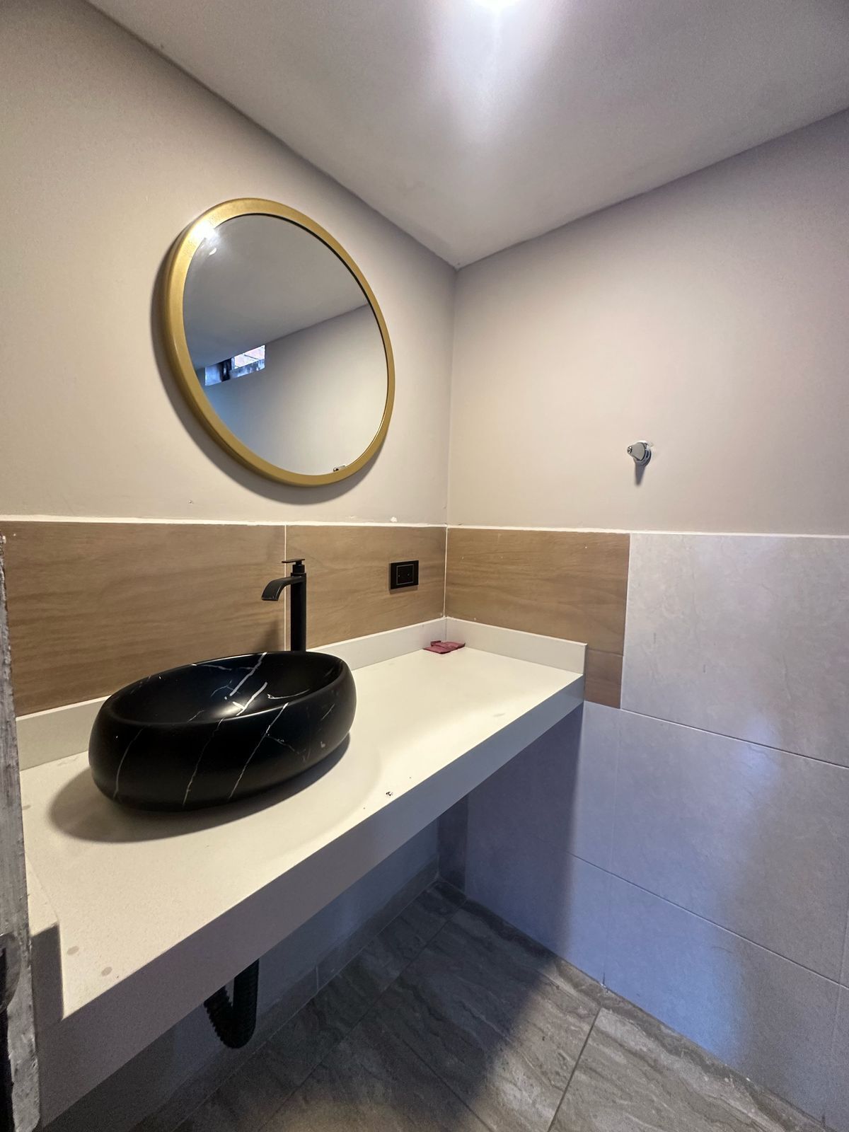 ผ้าเช็ดตัว, สบู่, กระดาษชำระ