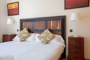 2 bedrooms, desk, iron/ironing board, WiFi