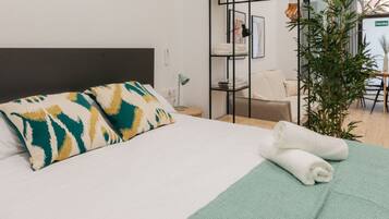 Bureau, fer et planche Ă repasser, Wi-Fi, draps fournis