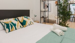 Desk, iron/ironing board, WiFi, bed sheets