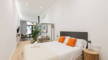 Bureau, fer et planche Ă repasser, Wi-Fi, draps fournis