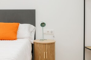 Desk, iron/ironing board, WiFi, bed sheets