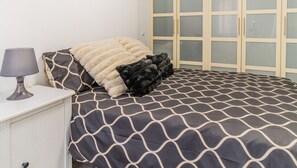 1 bedroom, desk, iron/ironing board, WiFi