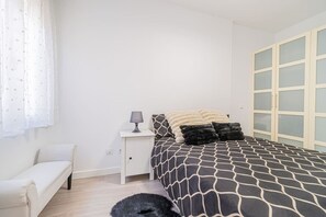 1 chambre, bureau, fer et planche à repasser, Wi-Fi