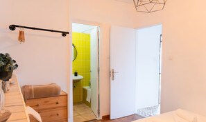 2 bedrooms, iron/ironing board, WiFi, bed sheets - Relaxing cottage with near Sintra (Algueirão-Mem Martins)