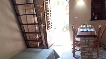 2 makuuhuonetta, silitysrauta/-lauta, Wi-Fi, vuodevaatteet