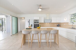 Fridge, microwave, oven, dishwasher - Bel-Lou (Les Anses-d´Arlet)