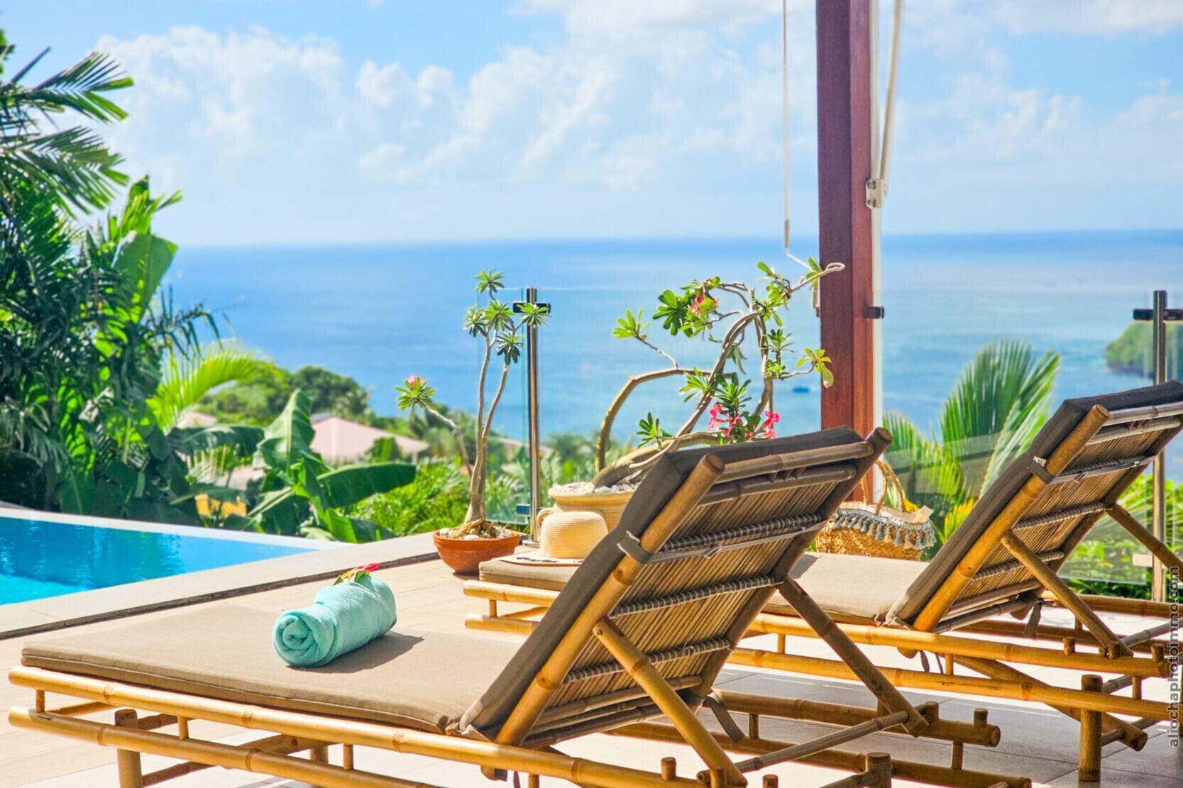 Louez la villa Bel Lou aux Anses d'Arlet c'est la garantie d'un séjour d'exception en Martinique. Profitez de sa grande piscine et de sa vue panoramique sur la mer.