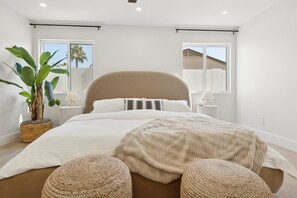 4 bedrooms, in-room safe, desk, iron/ironing board