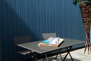 تناول الطعام بالخارج