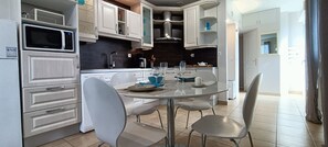 Fridge, microwave, oven, coffee/tea maker