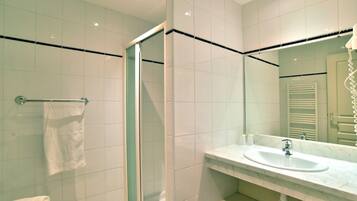 Douche, sĂšche-cheveux