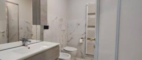 Douche, bidet