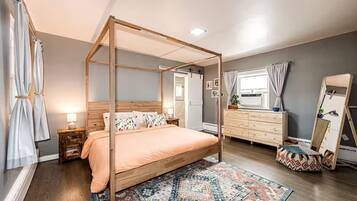3 bedrooms, desk, iron/ironing board, free WiFi